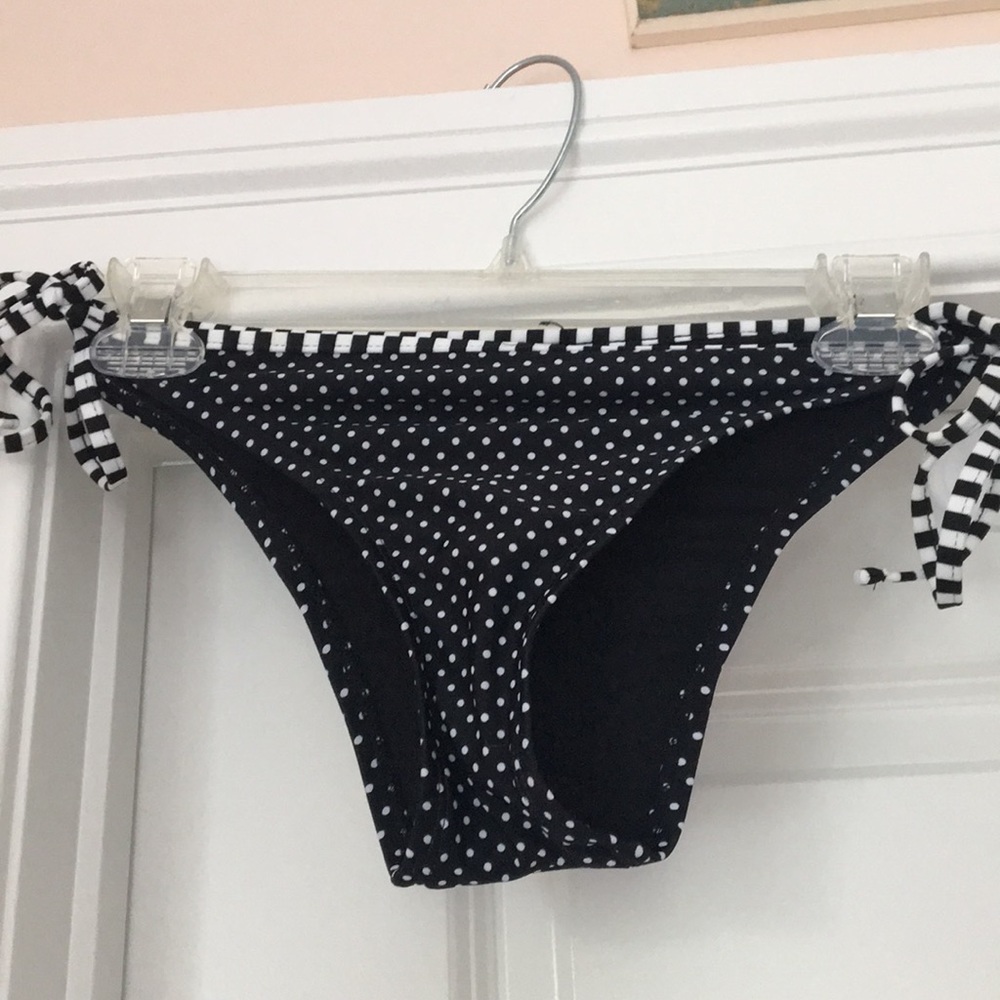 black and white polka dot bikini top and bottom